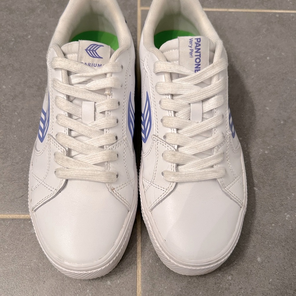 Cariuma Very Peri sneakers- limited edition- 9.5
